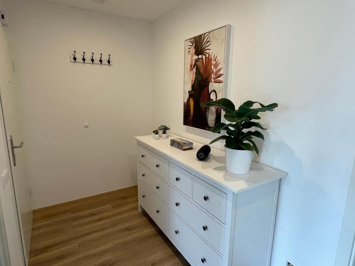 Neue Stilvolle 2-Zimmer Wohnung Im Zentrum Von Wolfsburgo Exterior foto